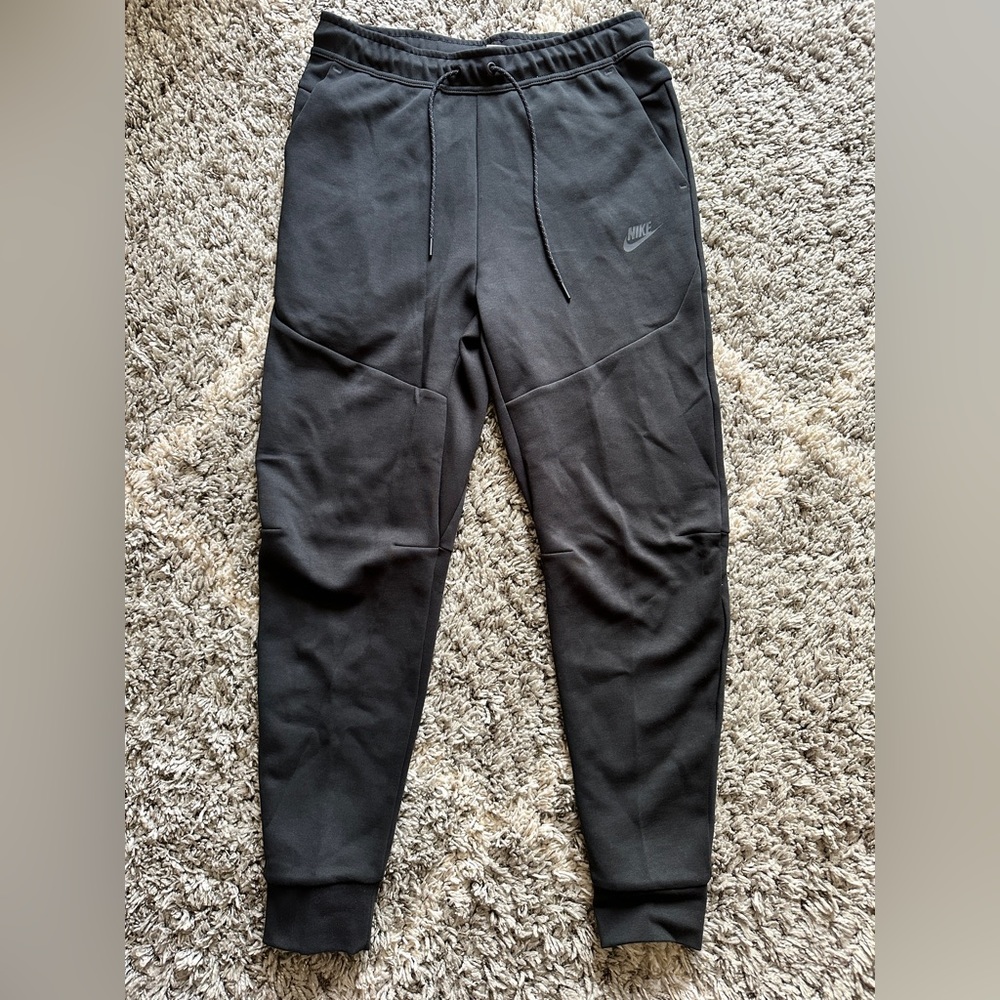 Nike Tech Fleece Jogger pants - Picture 2 of 5